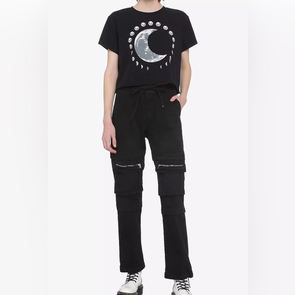 Hot Topic Moon Phases Boxy Girls Crop T-Shirt Like New! Size M Raw hem & Neck - Picture 3 of 10